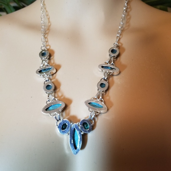 GORGEOUS NECKLACE NWOT - Picture 3 of 6